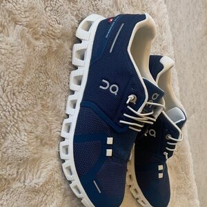 On Cloud Women’s shoes